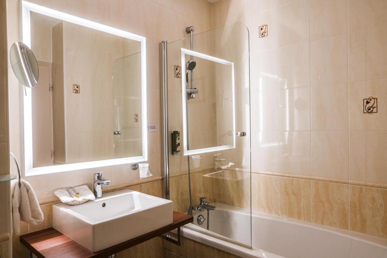 Logis Hotel Le Petit Casset La Boisse Eksteriør bilde