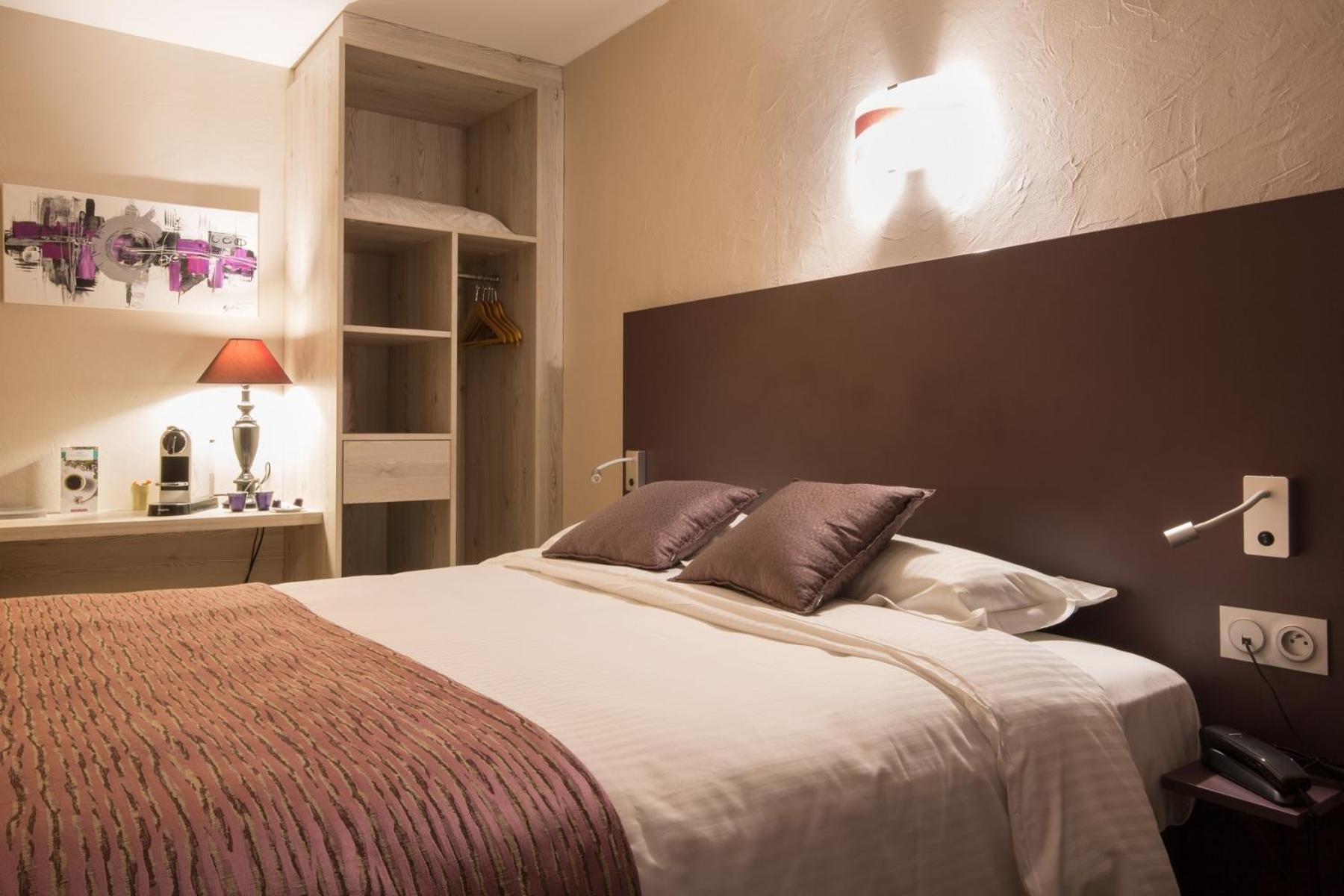 Logis Hotel Le Petit Casset La Boisse Rom bilde
