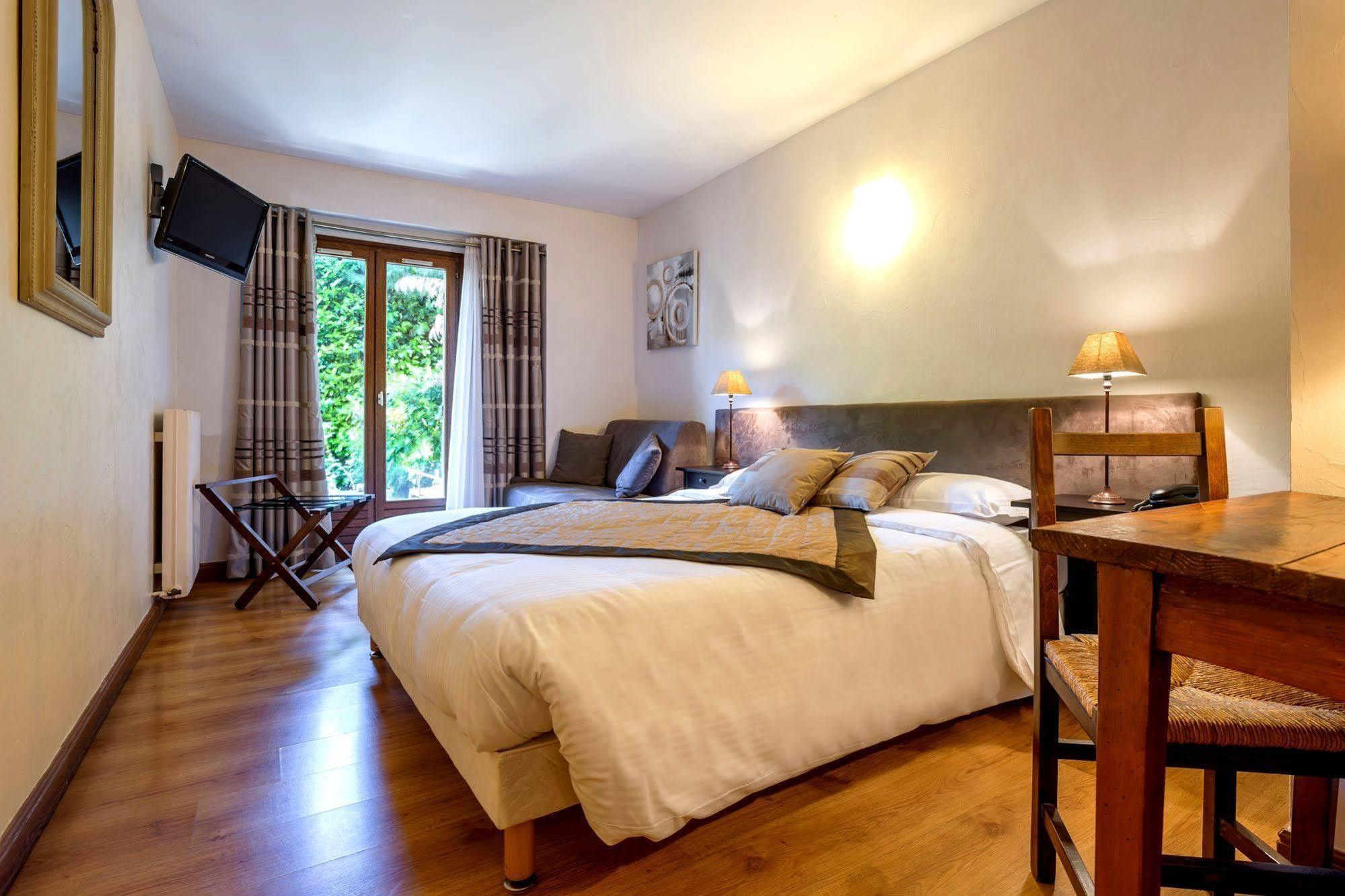 Logis Hotel Le Petit Casset La Boisse Eksteriør bilde